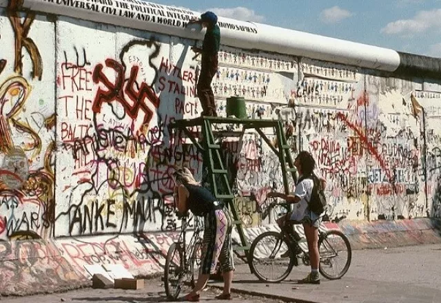 berlin-wall.jpg